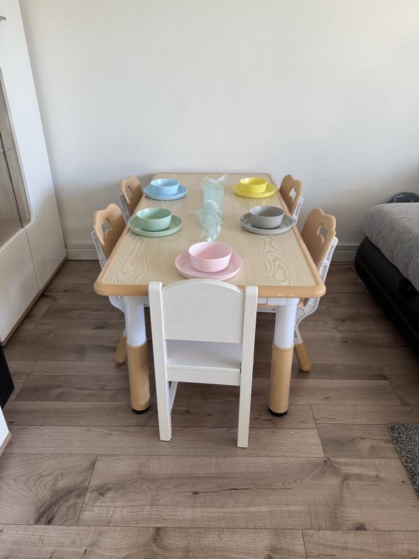 Unser Tisch in Kinderhöhe